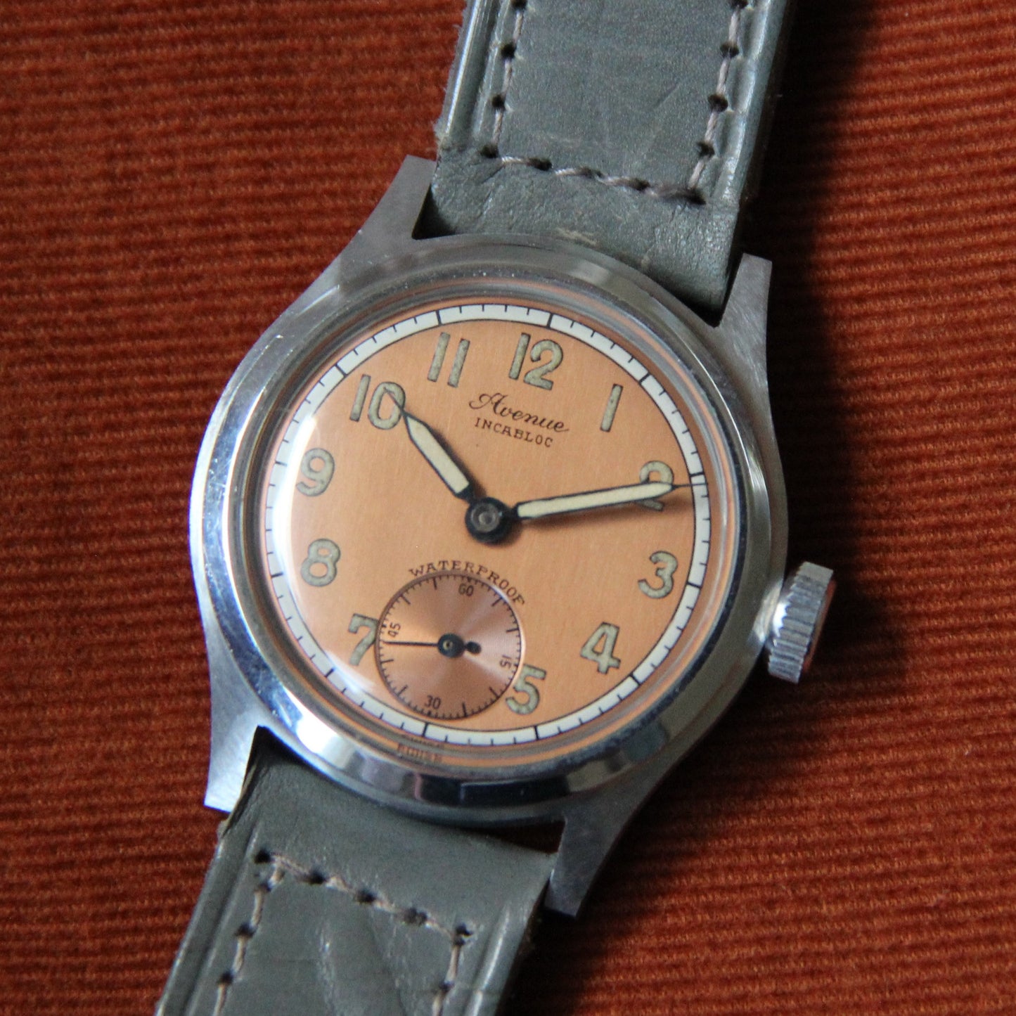 Avenue Military Style NOS (New Old Stock) caliber AS Schild 1940's