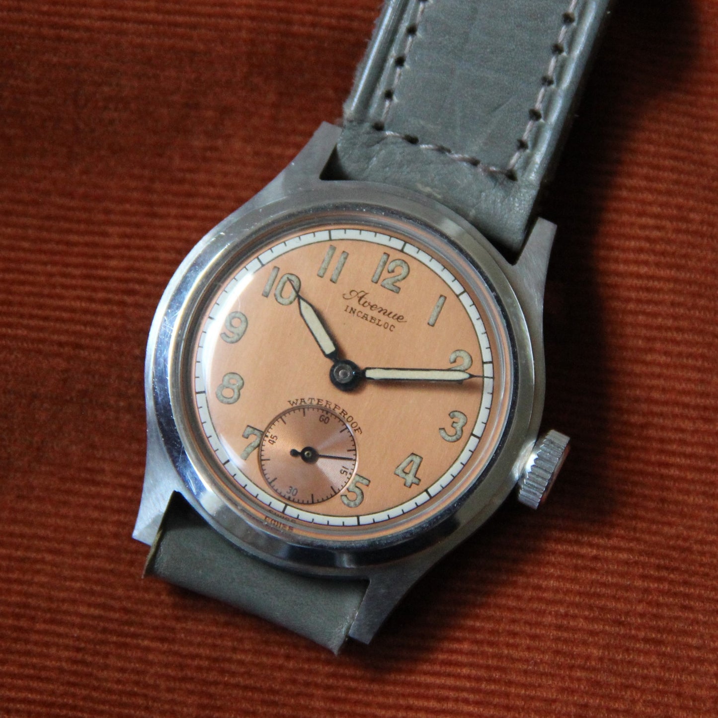 Avenue Military Style NOS (New Old Stock) caliber AS Schild 1940's